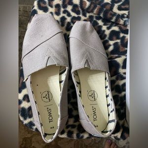 women’s toms sneakers